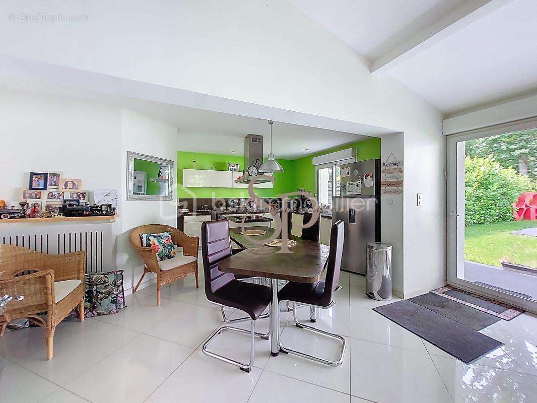 Maison à BAZOCHES-SUR-LE-BETZ