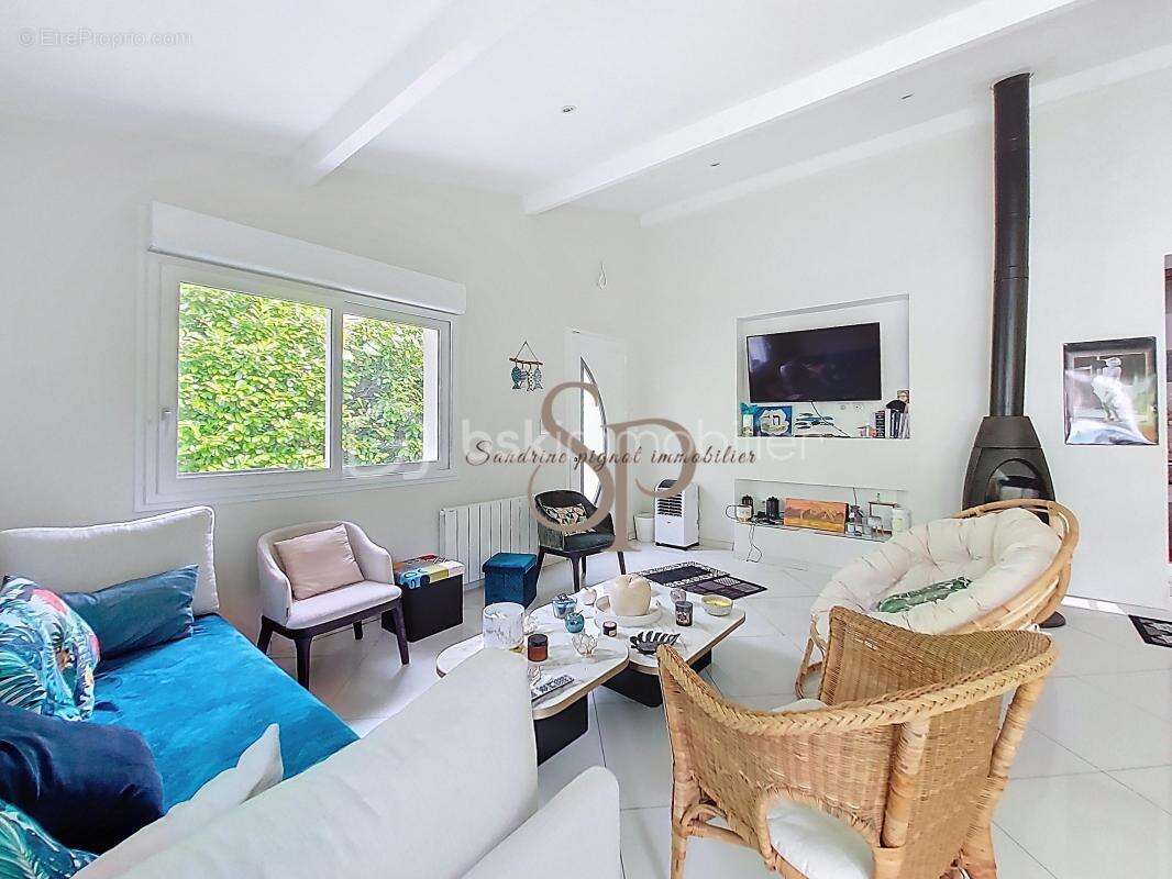 Maison à BAZOCHES-SUR-LE-BETZ