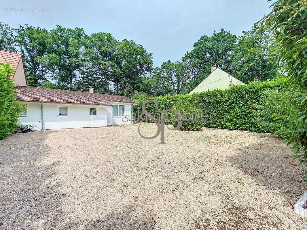 Maison à BAZOCHES-SUR-LE-BETZ