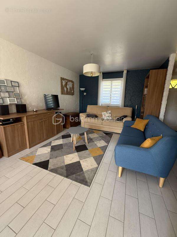 Maison à VILLENEUVE-LES-SABLONS