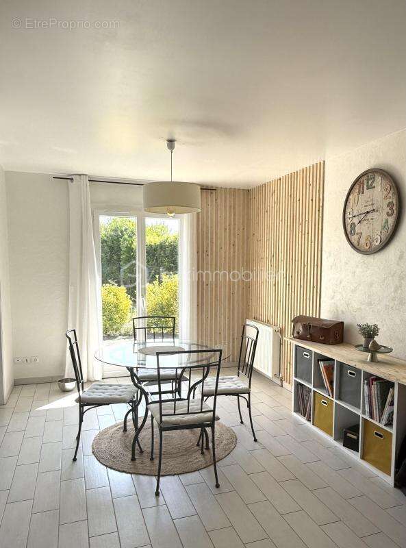 Maison à VILLENEUVE-LES-SABLONS