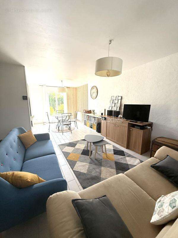 Maison à VILLENEUVE-LES-SABLONS