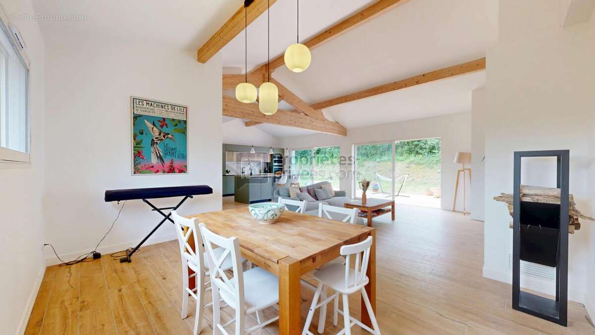 Maison à LACROIX-FALGARDE