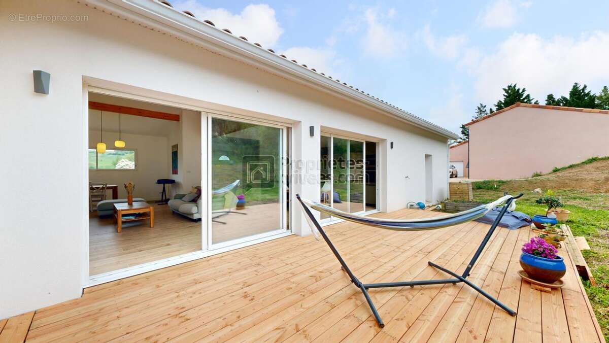 Maison à LACROIX-FALGARDE