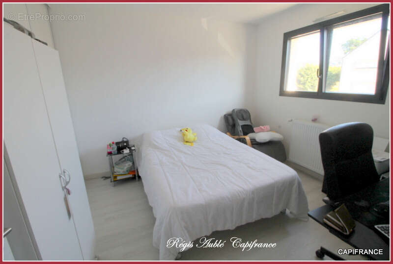 Maison à MONTREUIL-LE-GAST