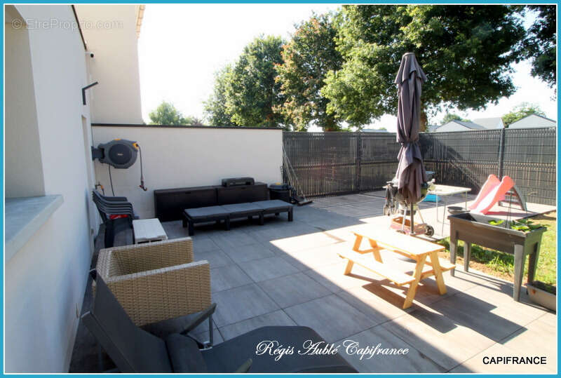 Maison à MONTREUIL-LE-GAST