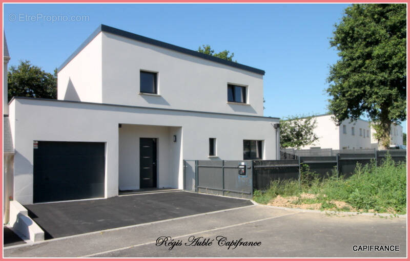 Maison à MONTREUIL-LE-GAST