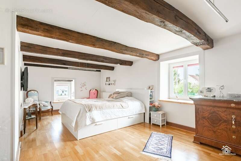 Maison à FONTAINE-FRANCAISE