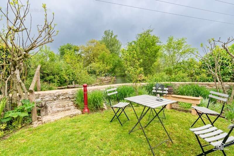 Maison à FONTAINE-FRANCAISE