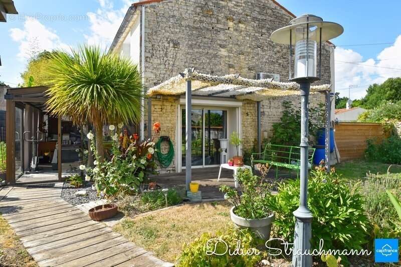 Maison à AIGREFEUILLE-D&#039;AUNIS