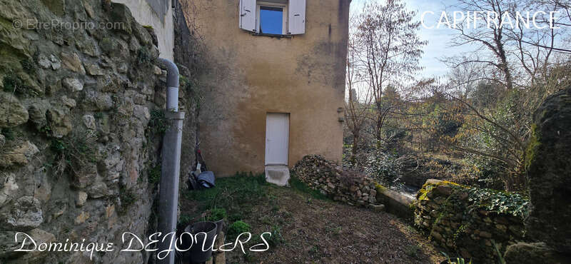 Maison à CHARMES-SUR-RHONE