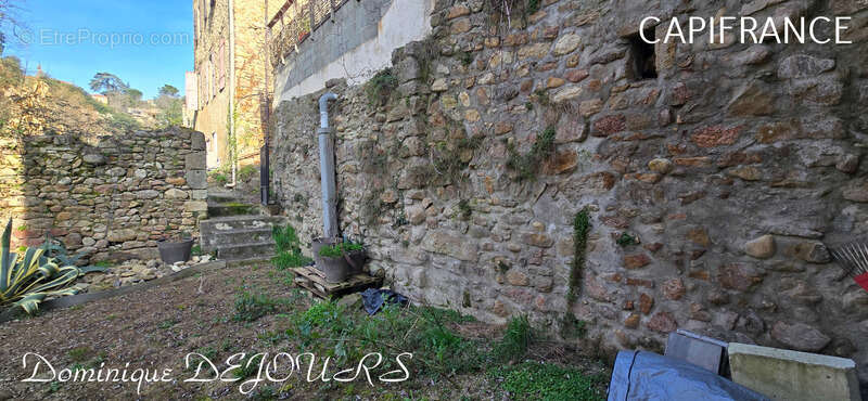 Maison à CHARMES-SUR-RHONE