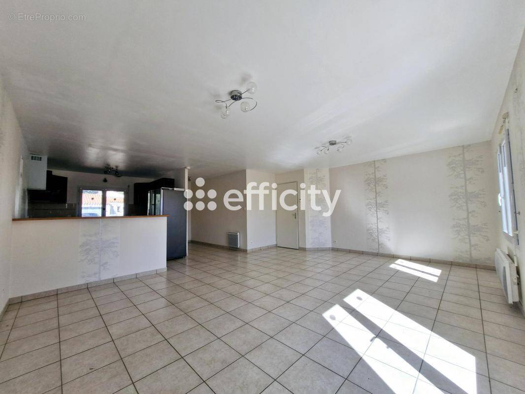 Maison à SAINT-GEORGES-DE-POINTINDOUX