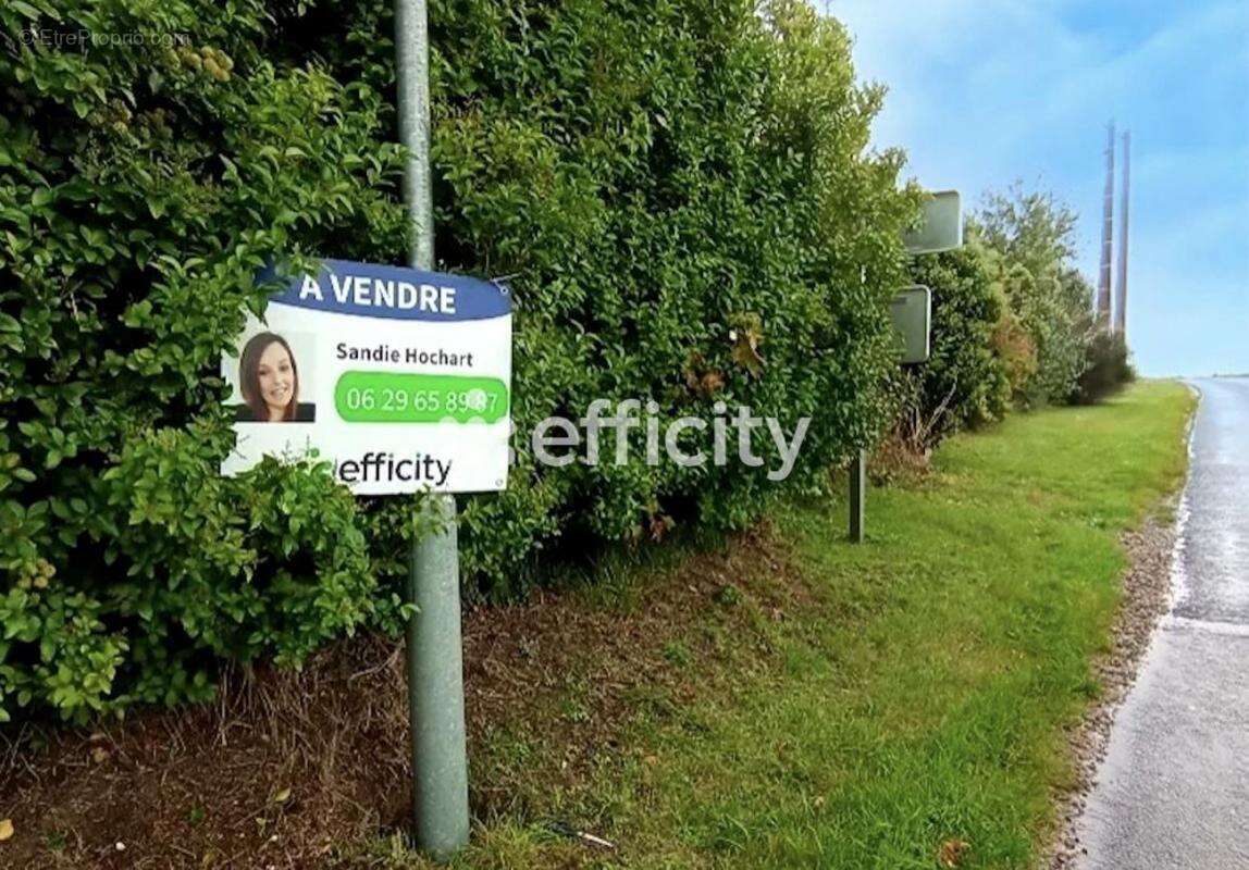 Terrain à GRIVESNES