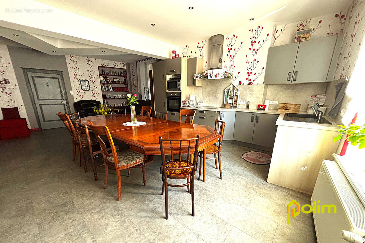 Maison à THIAUCOURT-REGNIEVILLE