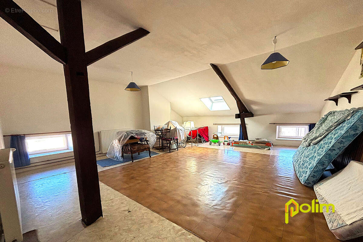 Maison à THIAUCOURT-REGNIEVILLE