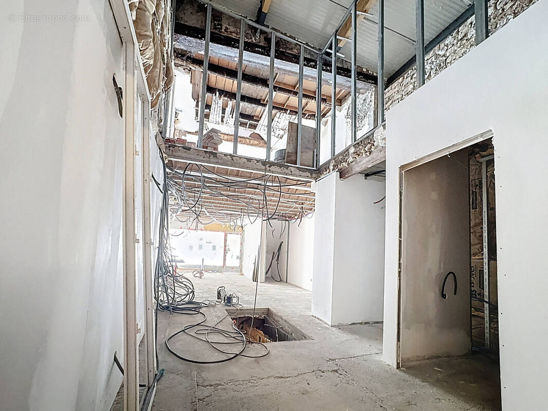 Commerce à MIRECOURT