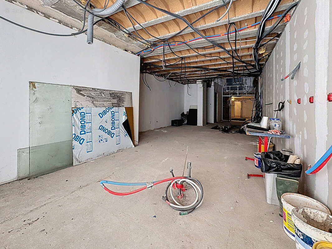 Commerce à MIRECOURT