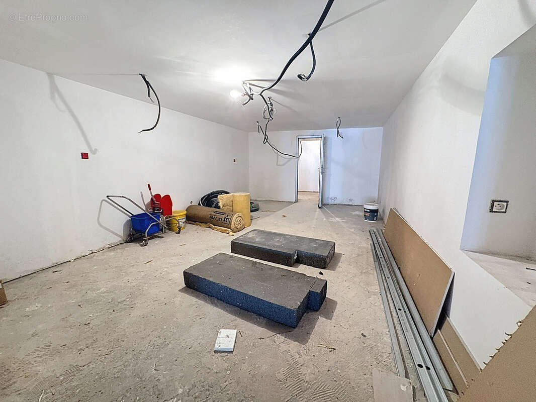 Commerce à MIRECOURT