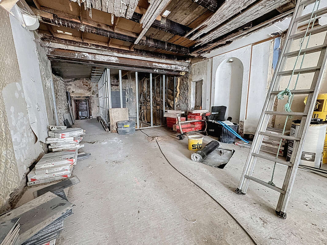 Commerce à MIRECOURT