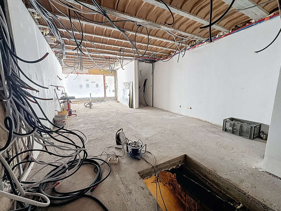 Commerce à MIRECOURT