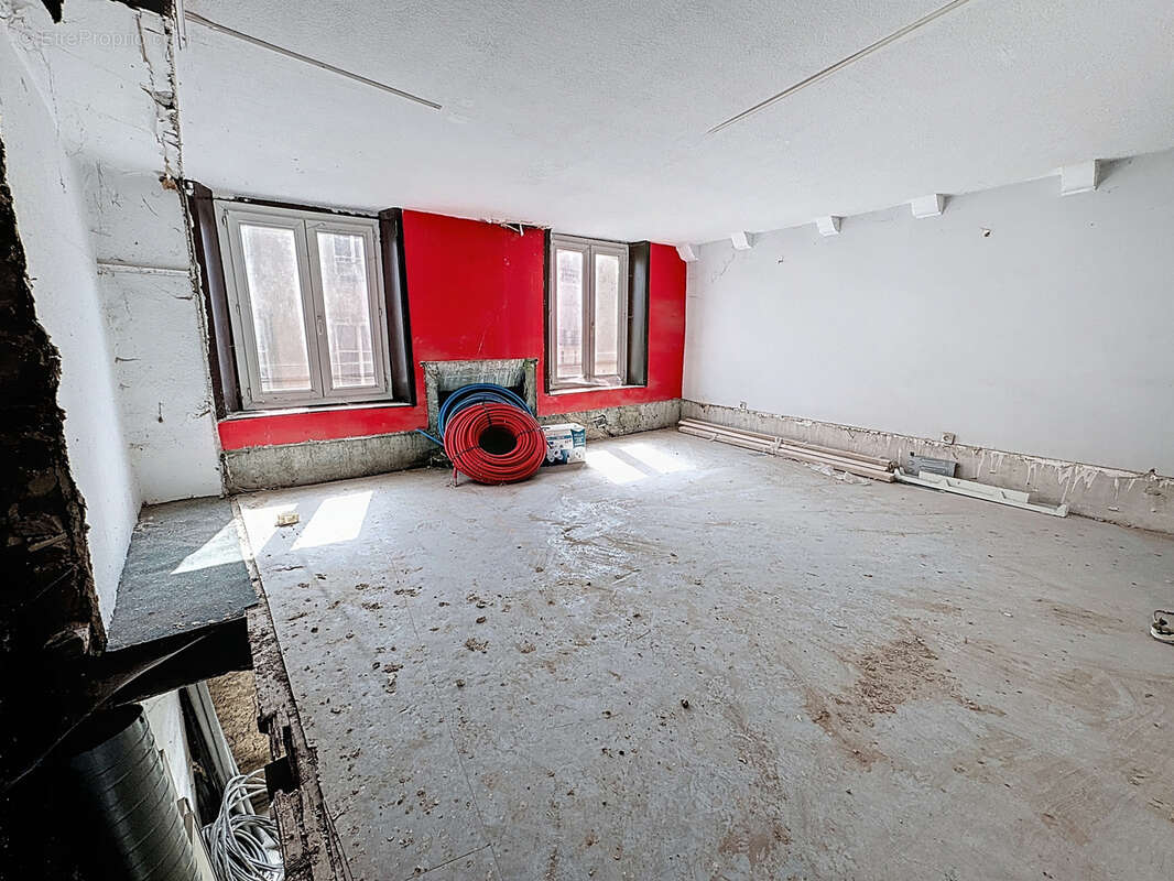 Commerce à MIRECOURT