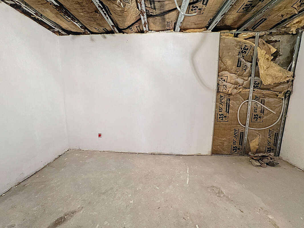 Commerce à MIRECOURT