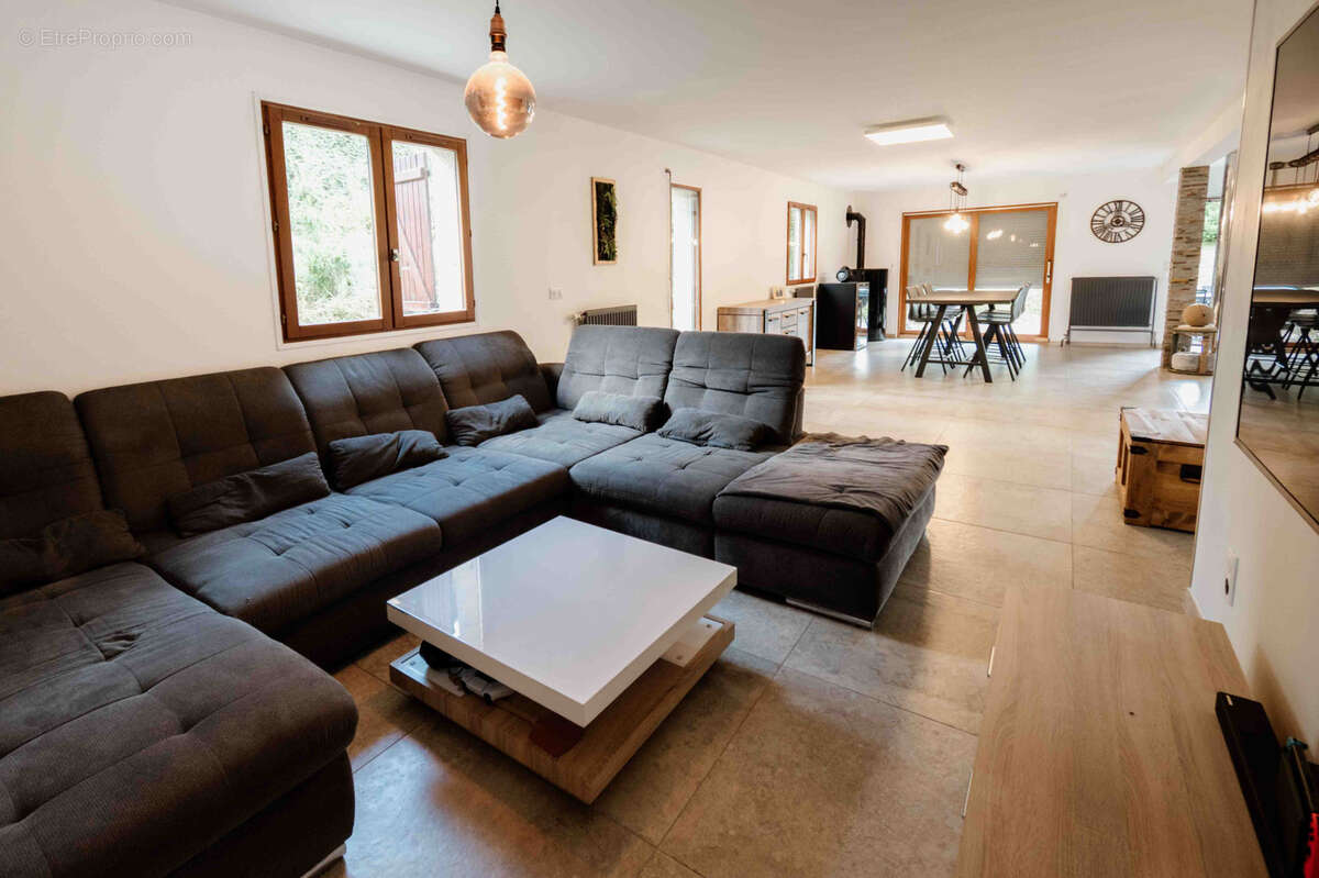 Maison à OYE-ET-PALLET