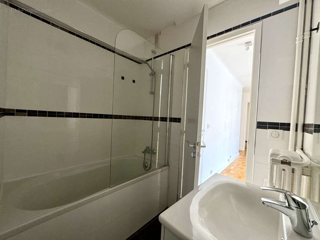 Appartement à COURBEVOIE