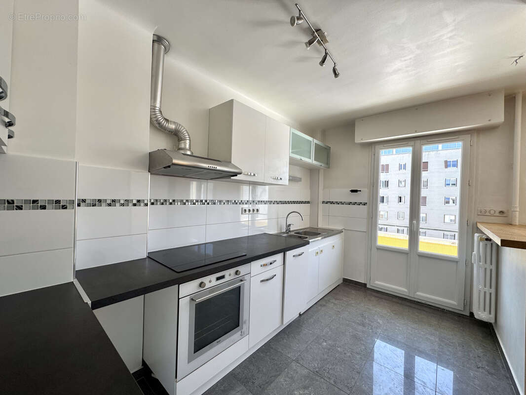 Appartement à COURBEVOIE