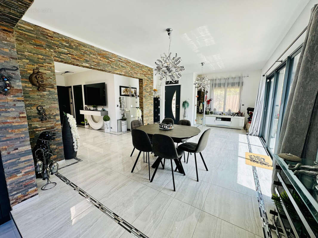 Maison à SIX-FOURS-LES-PLAGES