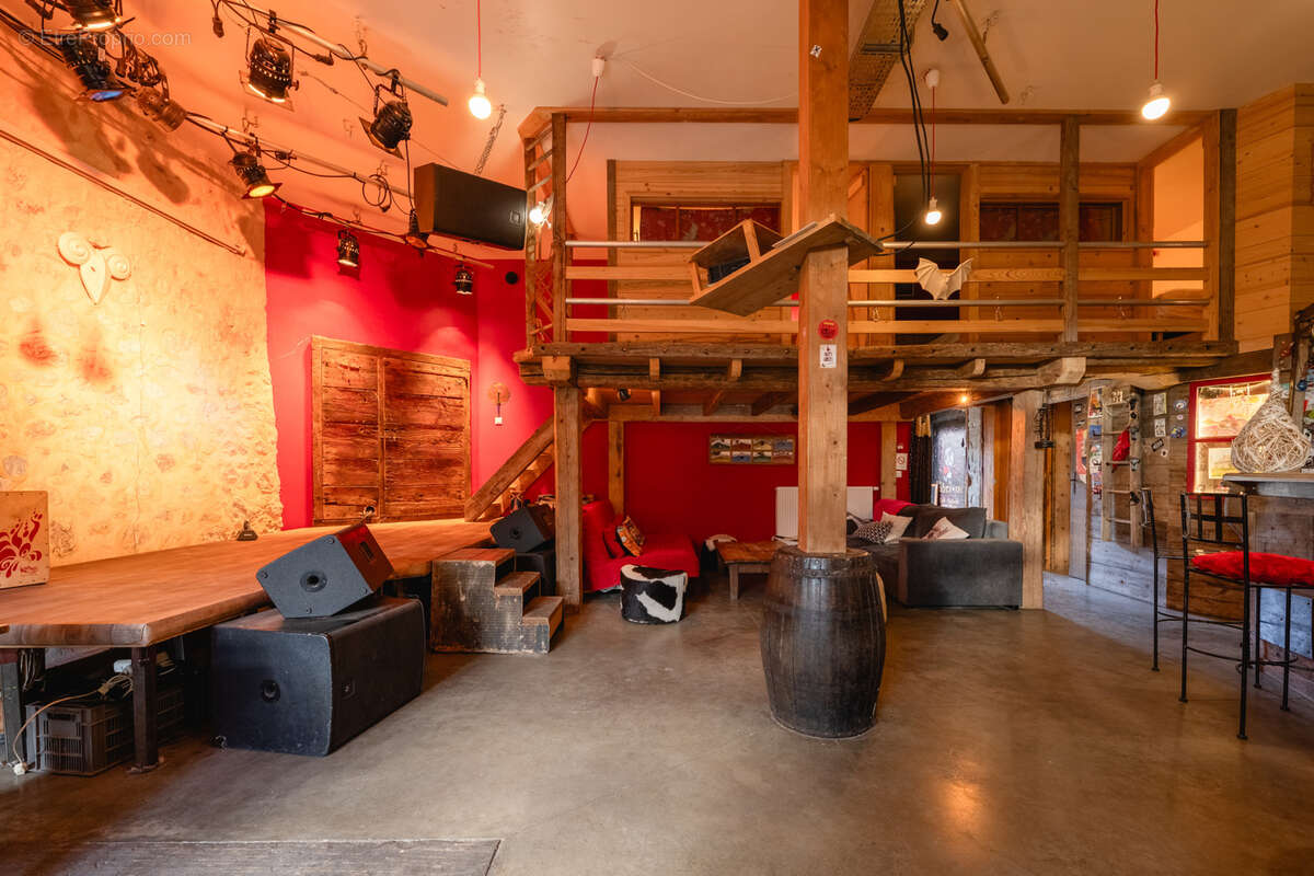 Autre à LESCHERAINES