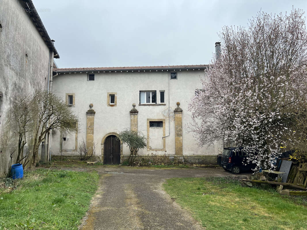 Maison à DOMEVRE-SUR-DURBION