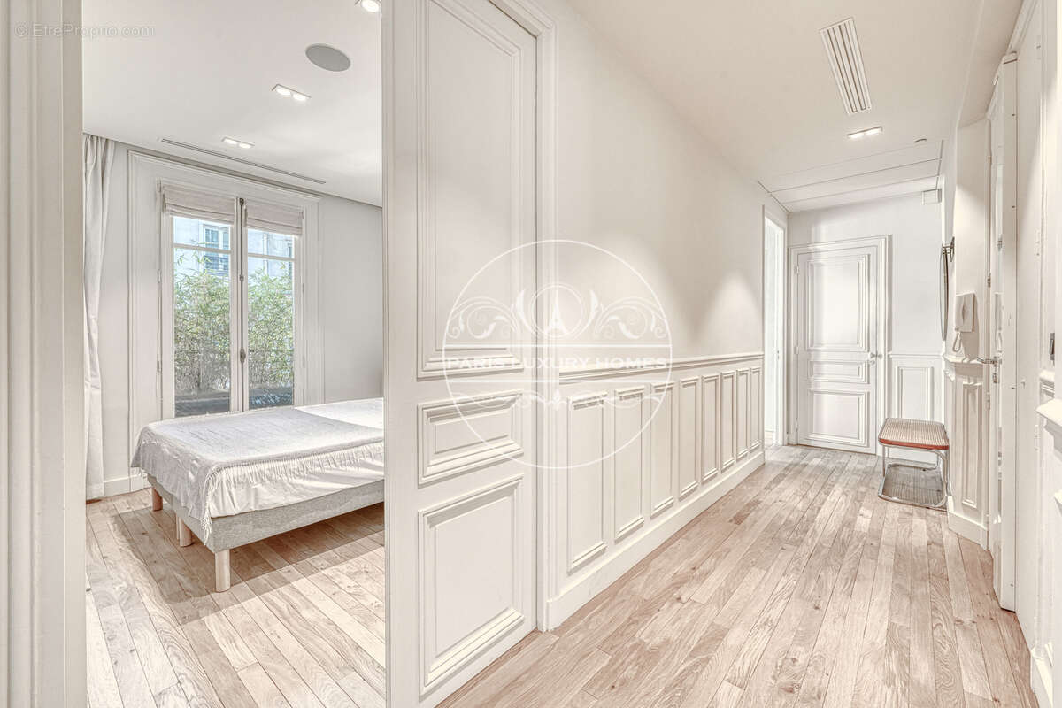 Appartement à PARIS-1E