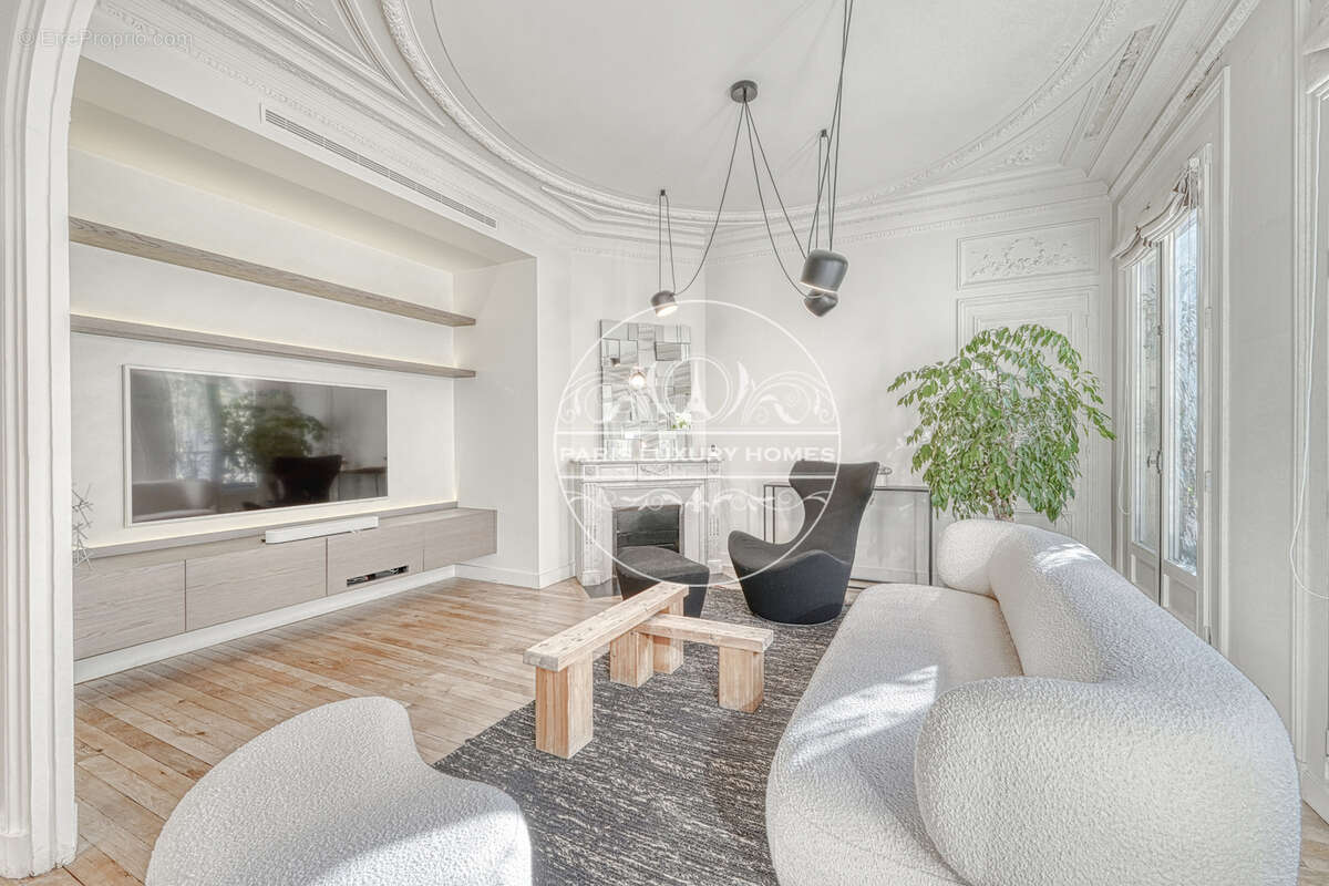 Appartement à PARIS-1E