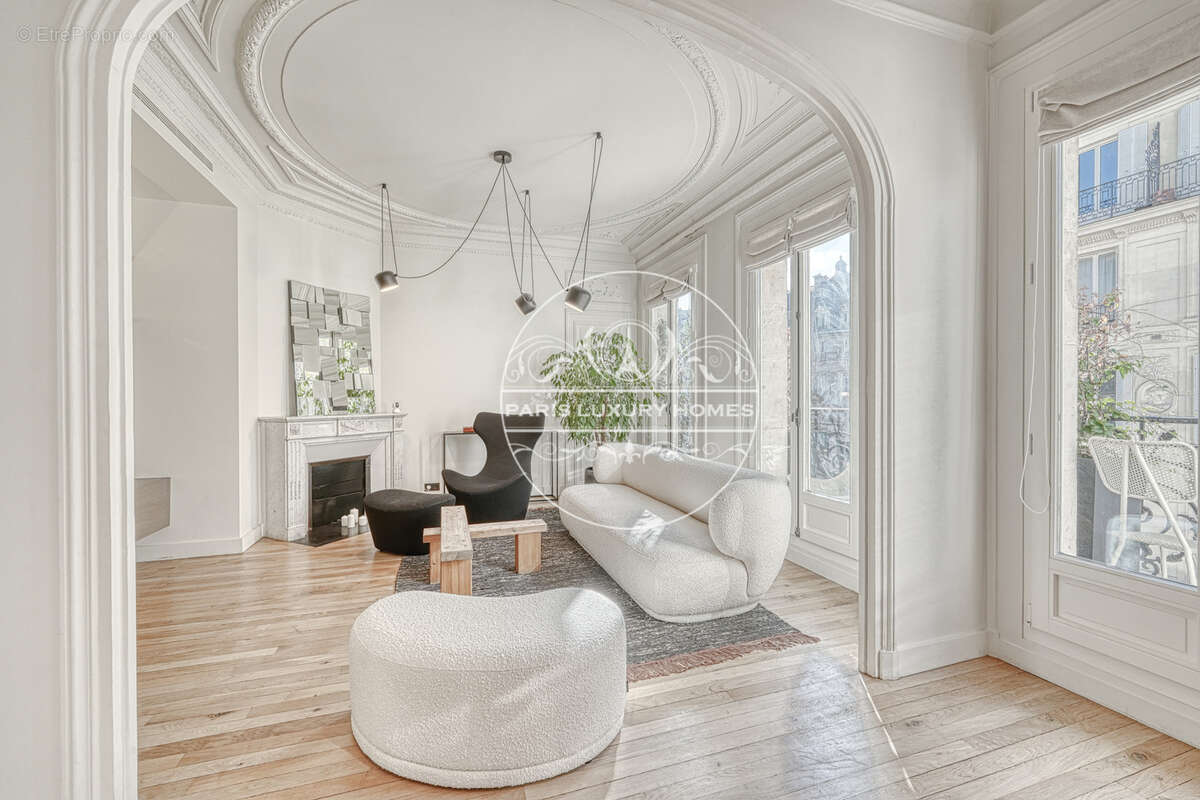 Appartement à PARIS-1E