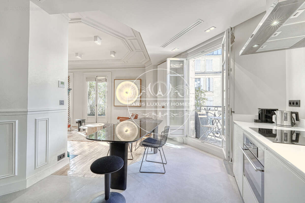 Appartement à PARIS-1E