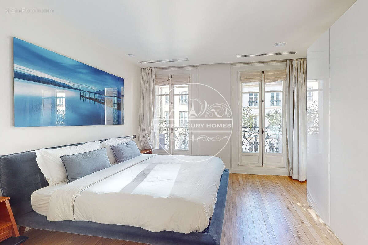 Appartement à PARIS-1E