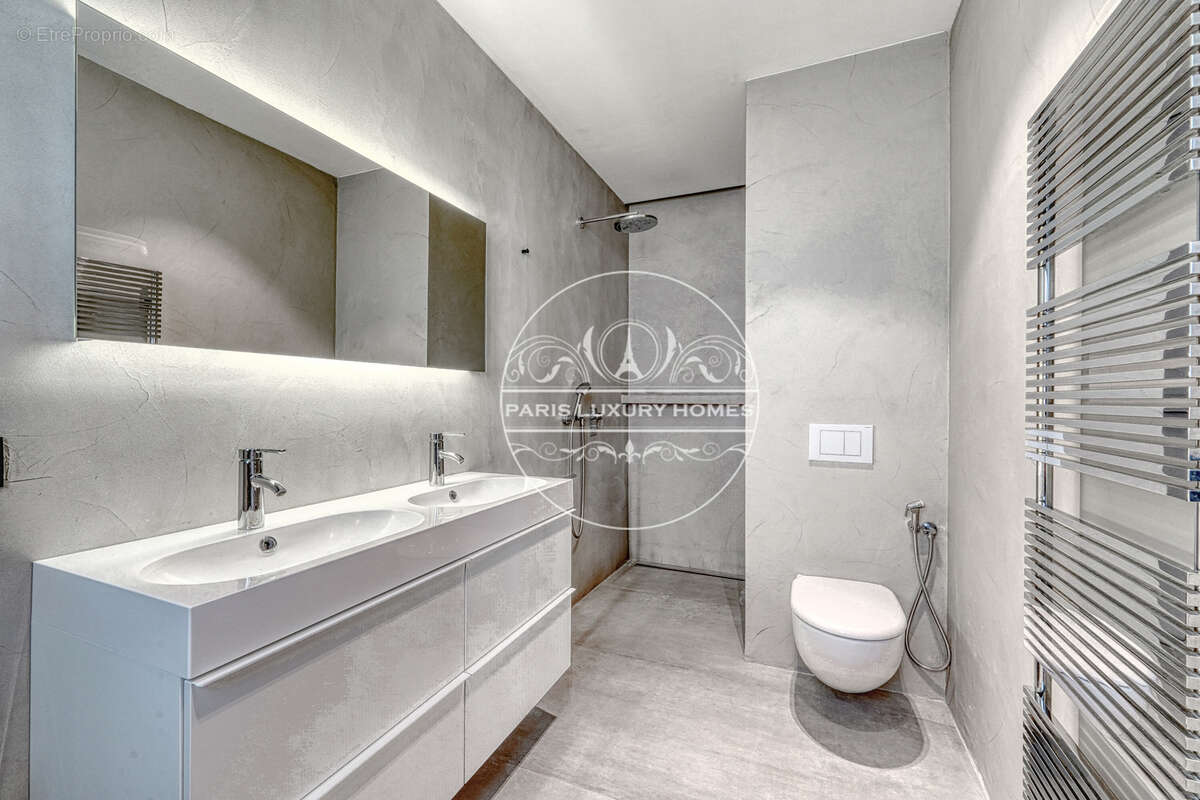 Appartement à PARIS-1E