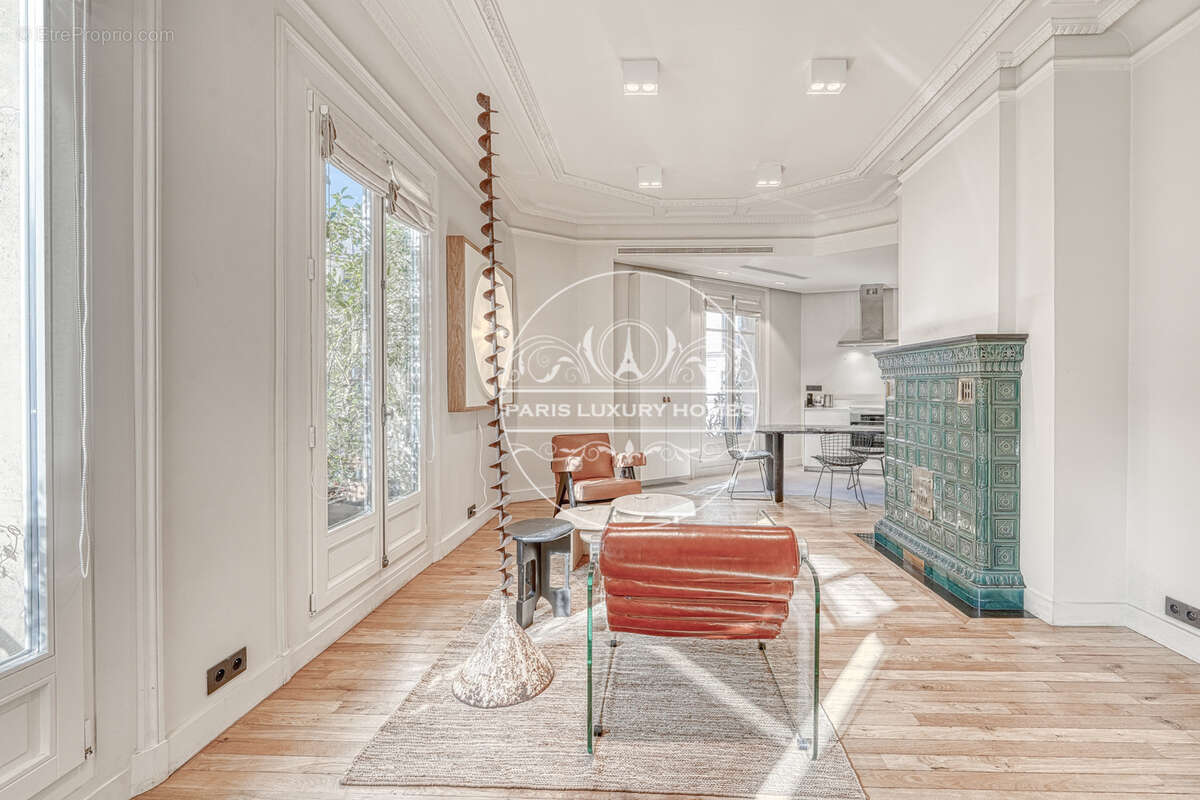 Appartement à PARIS-1E