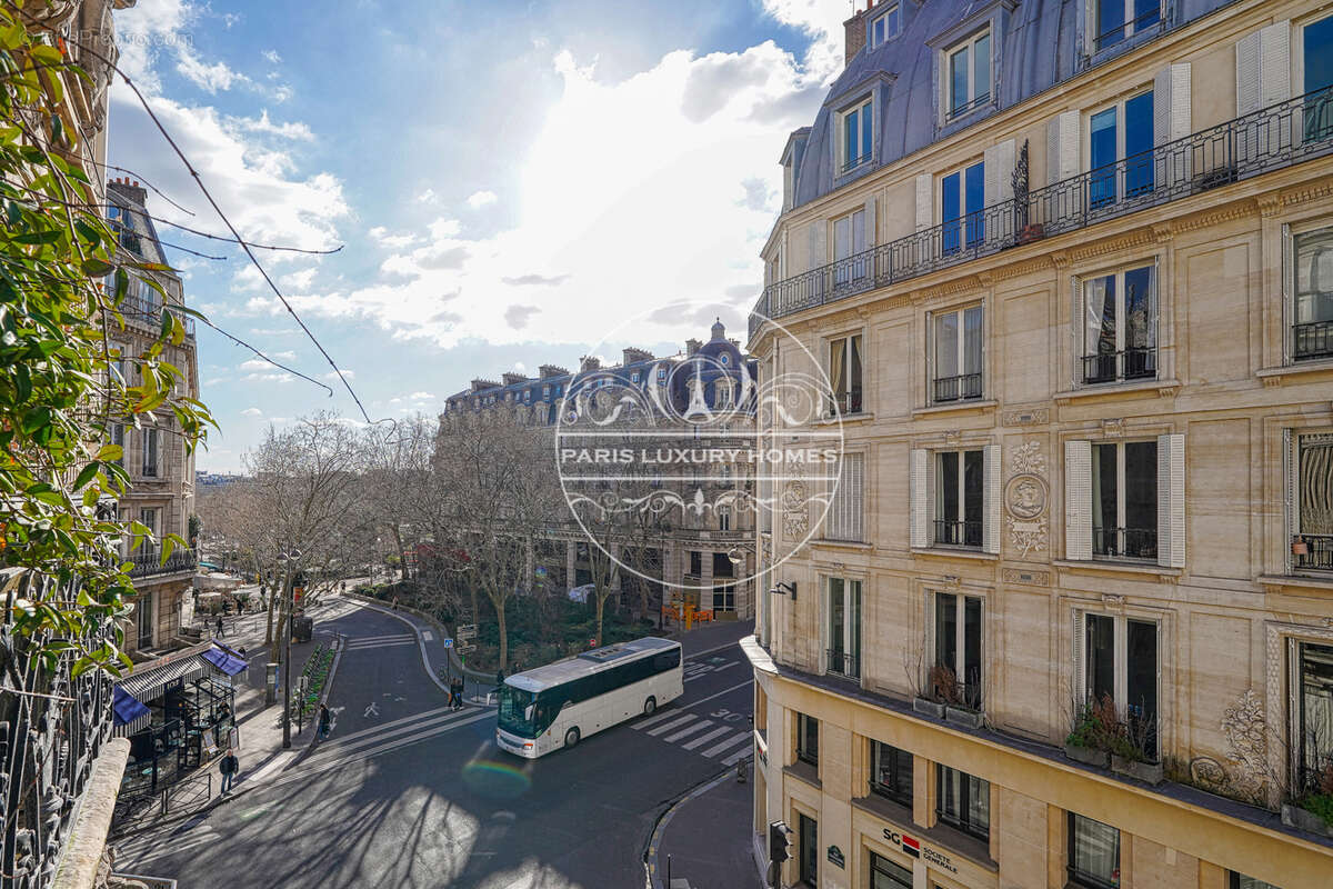 Appartement à PARIS-1E