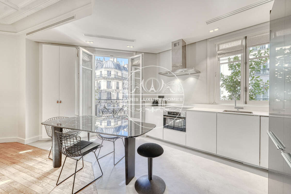 Appartement à PARIS-1E