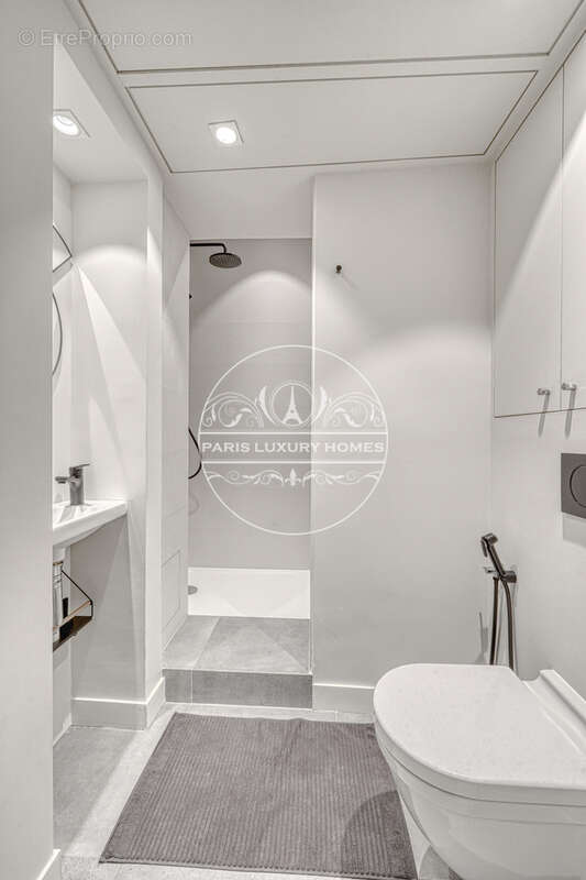 Appartement à PARIS-1E