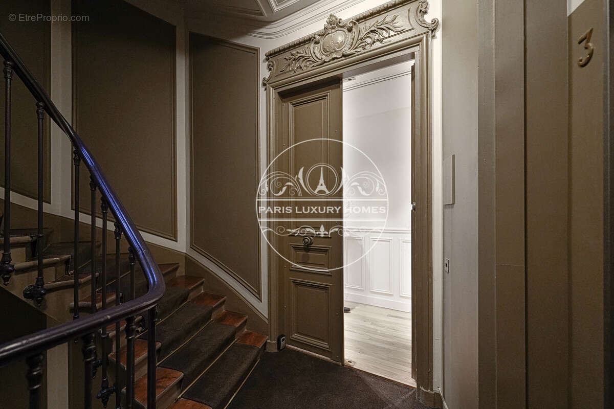 Appartement à PARIS-1E