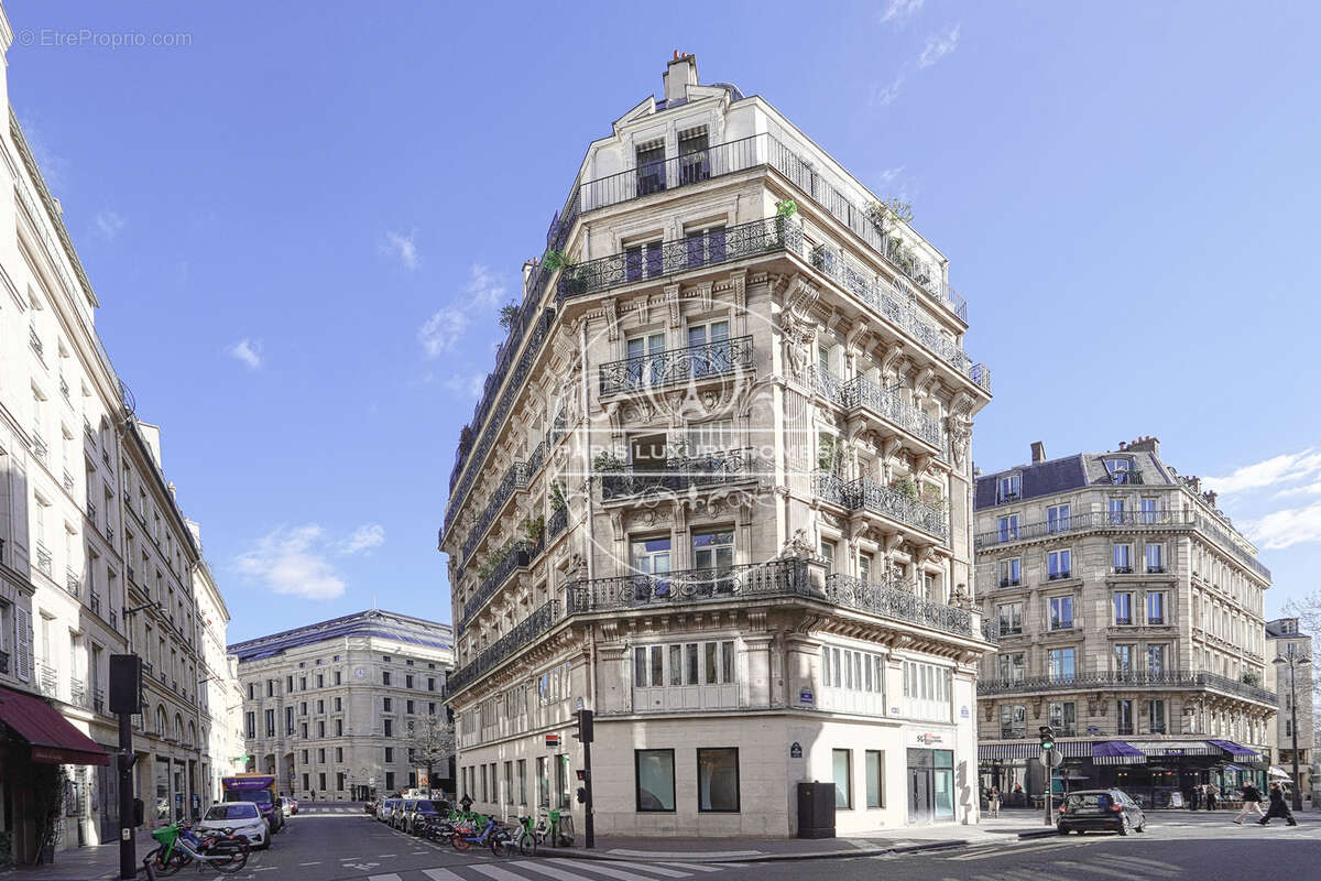 Appartement à PARIS-1E