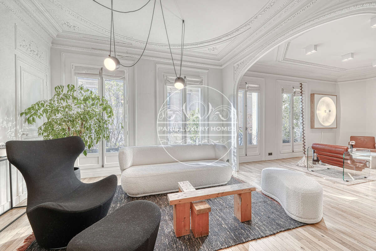 Appartement à PARIS-1E