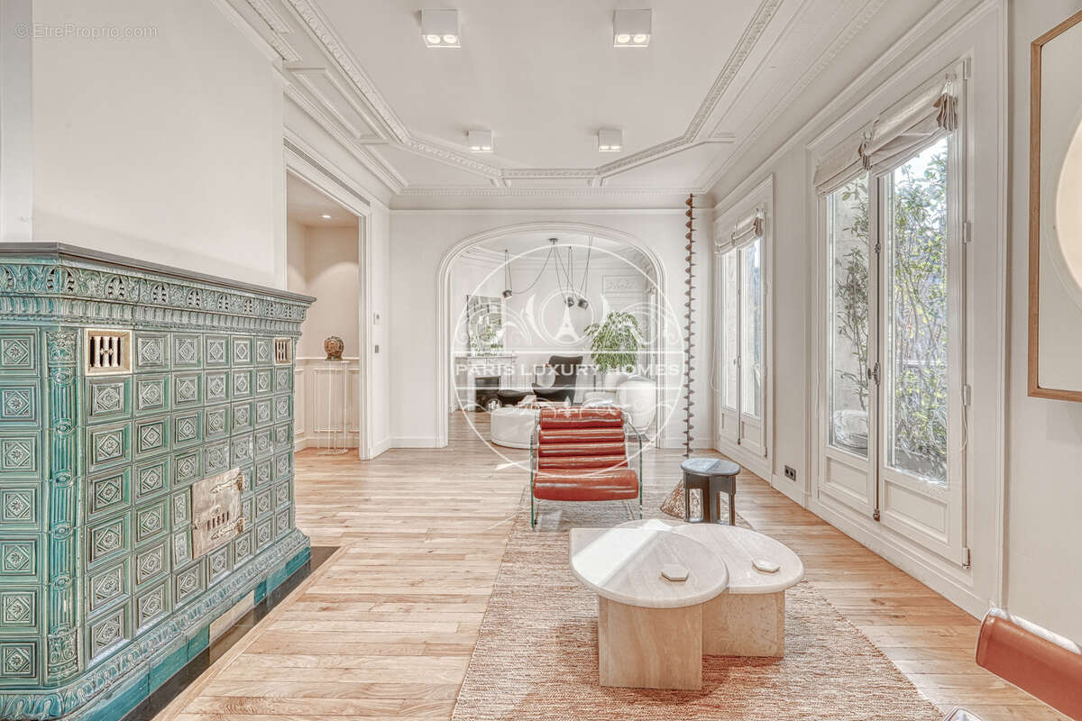 Appartement à PARIS-1E