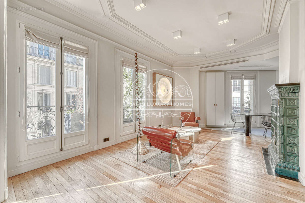 Appartement à PARIS-1E