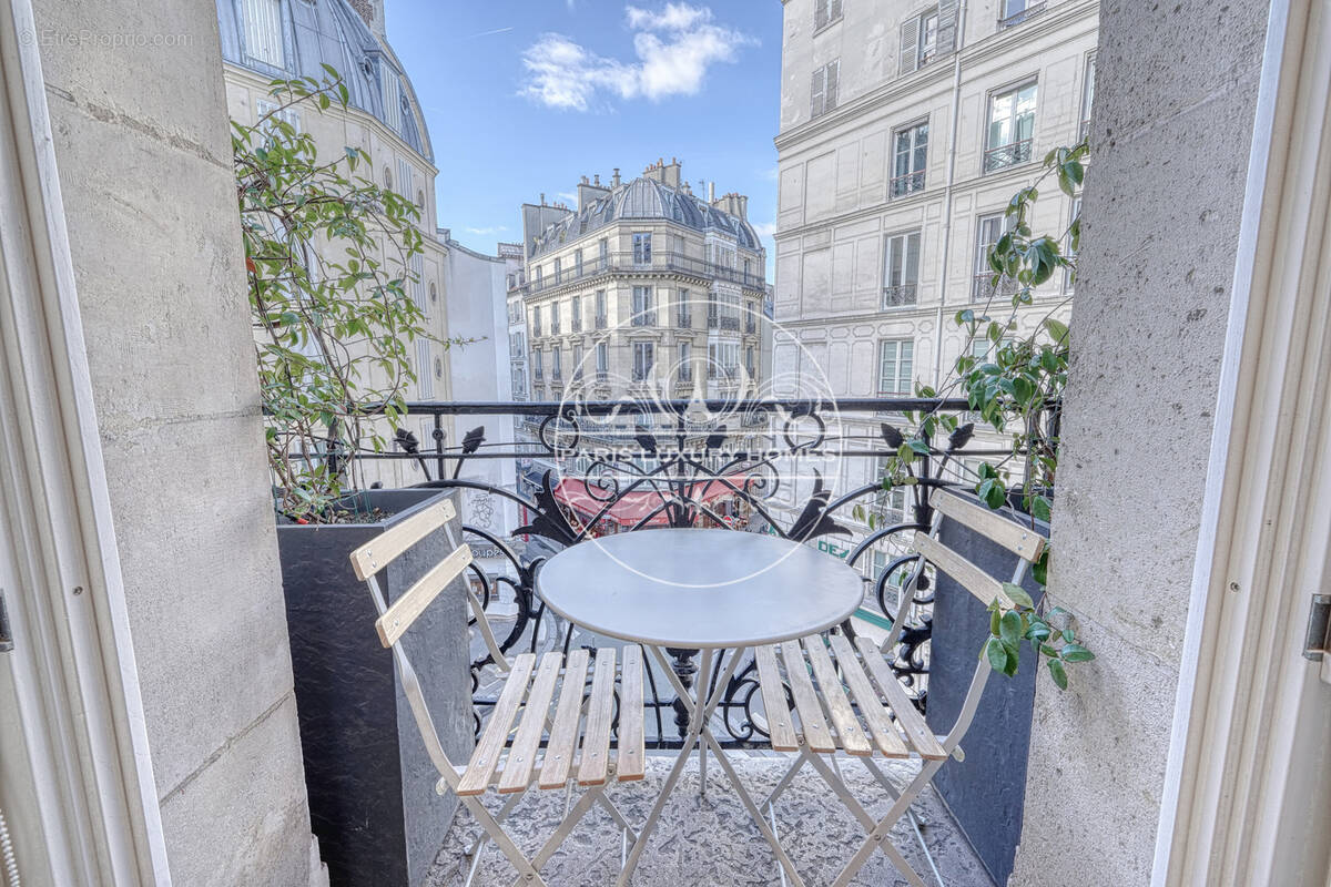 Appartement à PARIS-1E