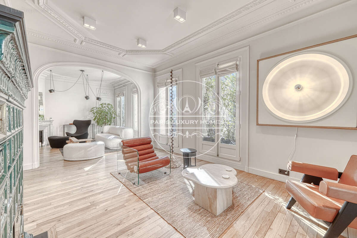 Appartement à PARIS-1E